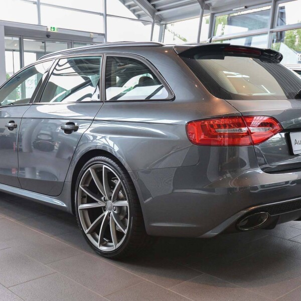 Audi RS4 из Германии (9321)