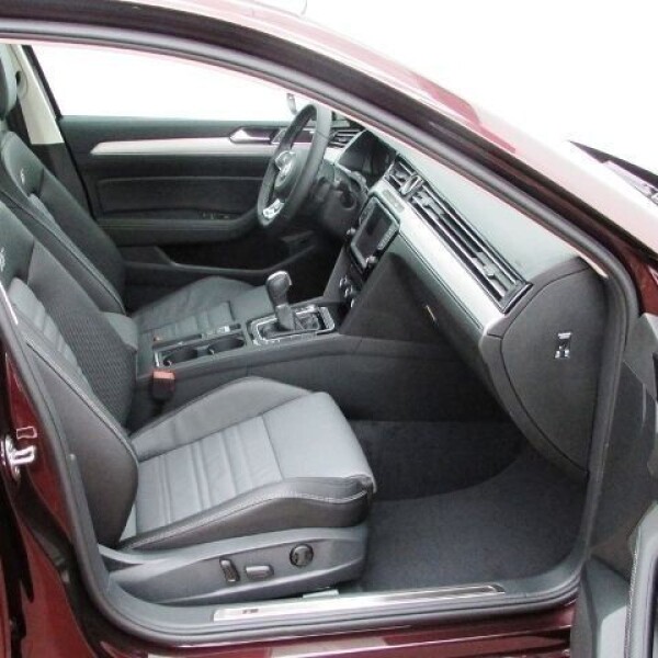 Volkswagen Passat из Германии (9542)