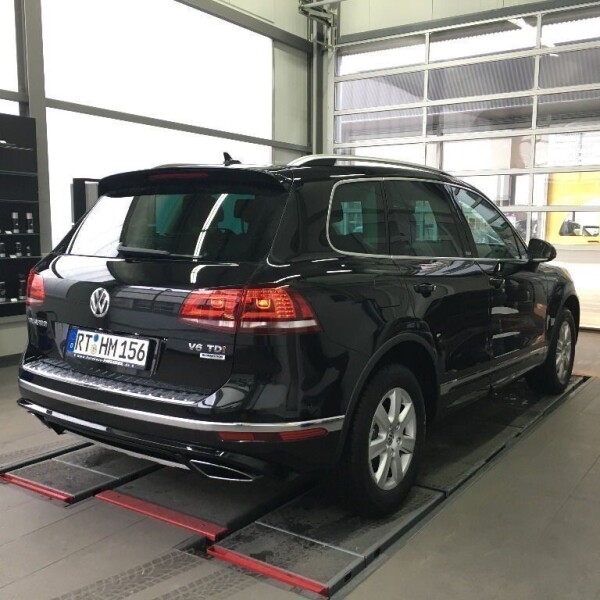 Volkswagen Touareg из Германии (12330)