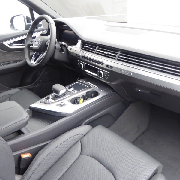 Audi SQ7 из Германии (13036)