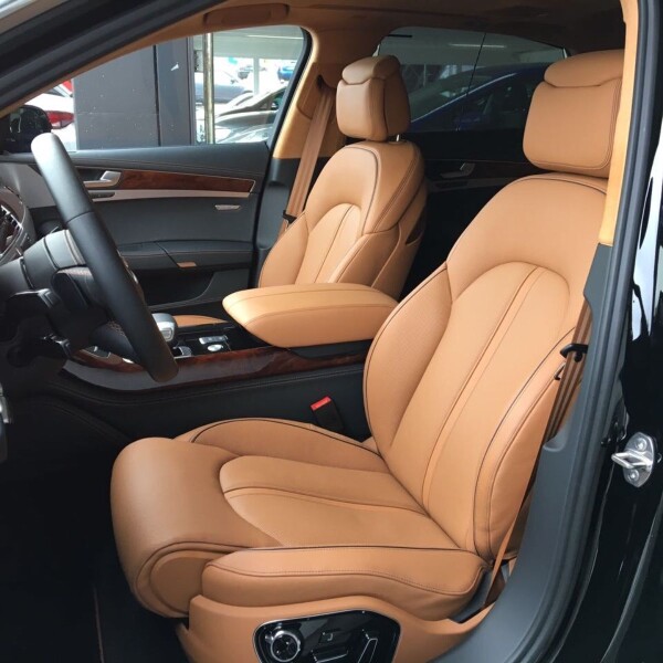 Audi A8  из Германии (14738)
