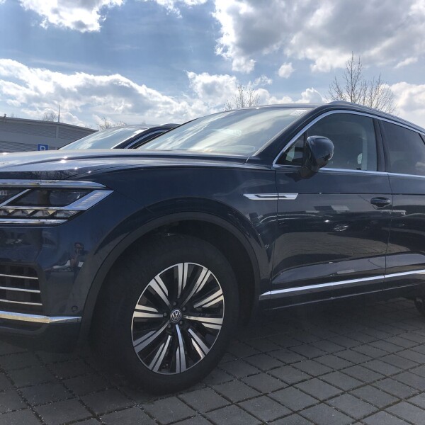 Volkswagen Touareg из Германии (19017)