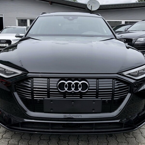Audi e-tron из Германии (20742)