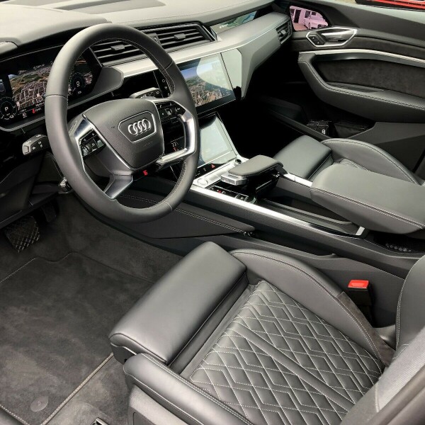 Audi e-tron из Германии (20754)