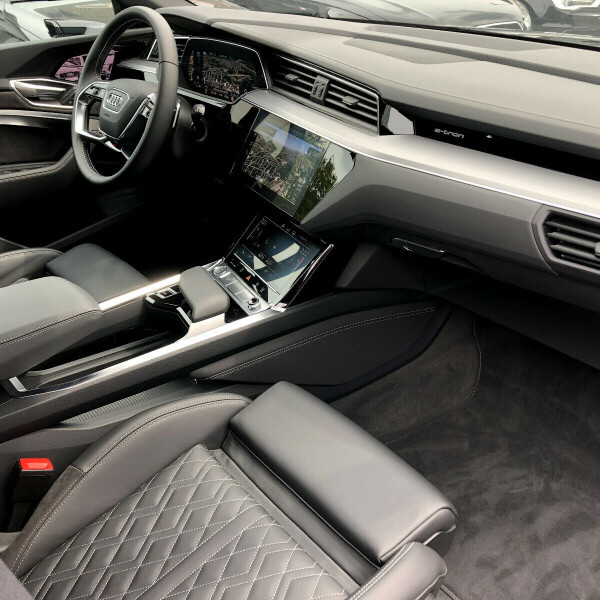 Audi e-tron из Германии (20752)