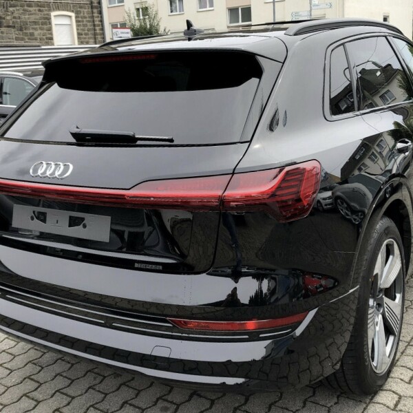 Audi e-tron из Германии (20746)