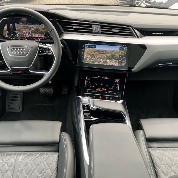 Audi e-tron из Германии (20753)