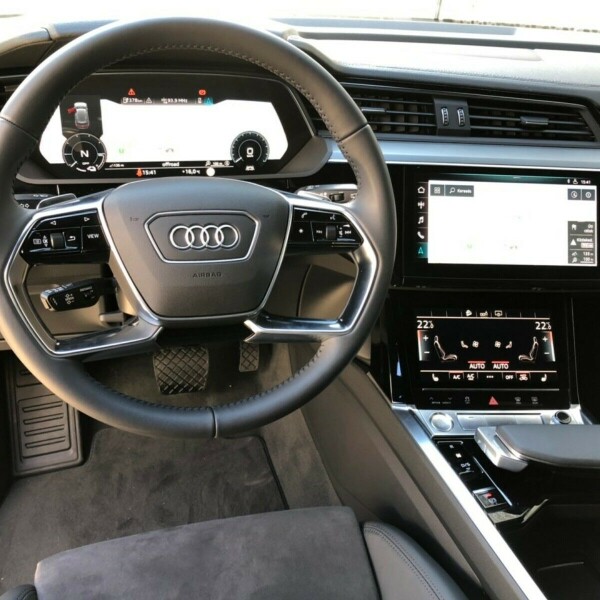 Audi e-tron из Германии (20768)