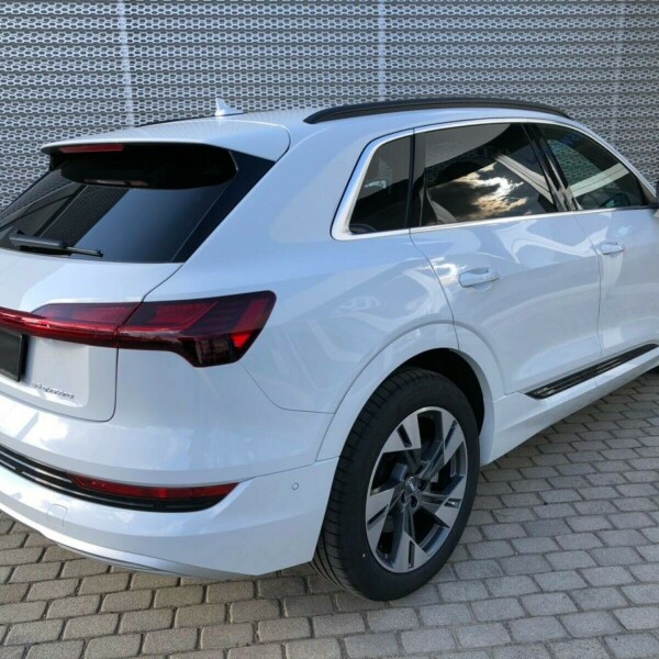 Audi e-tron из Германии (20765)