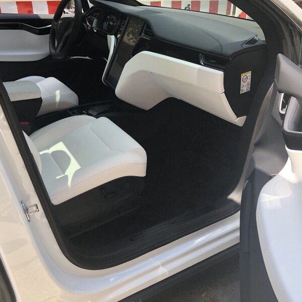 TESLA Model X из Германии (20946)