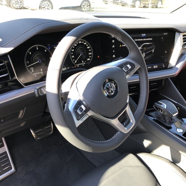 Volkswagen Touareg из Германии (21165)