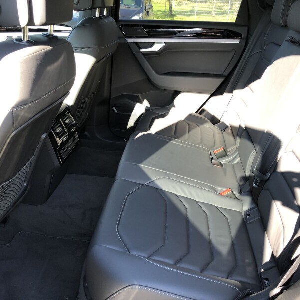Volkswagen Touareg из Германии (21155)