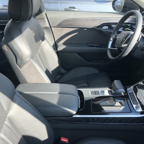 Audi A8  из Германии (21621)