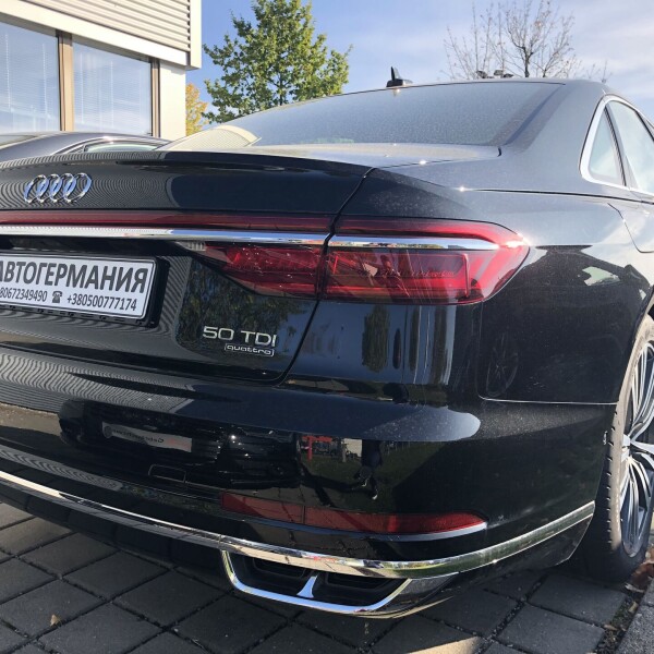 Audi A8  из Германии (21610)