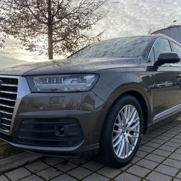 Audi Q7 из Германии (23621)