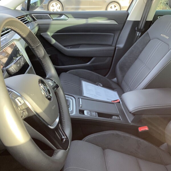 Volkswagen Alltrack из Германии (23729)
