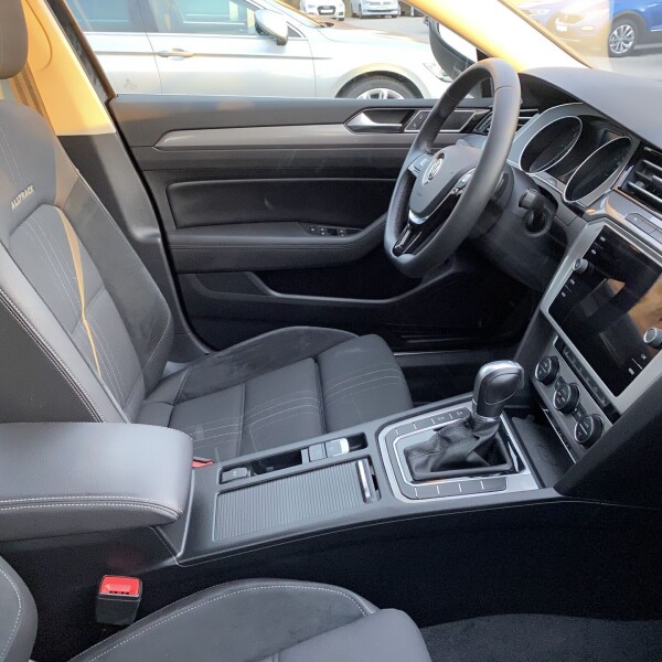 Volkswagen Alltrack из Германии (24768)