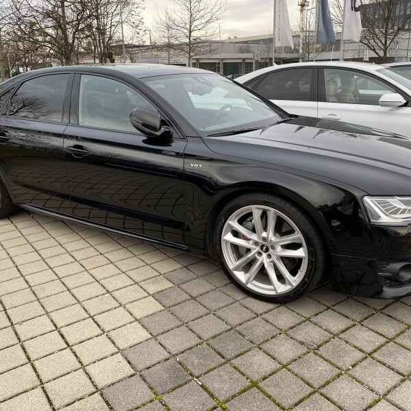 Audi S8  из Германии (25510)