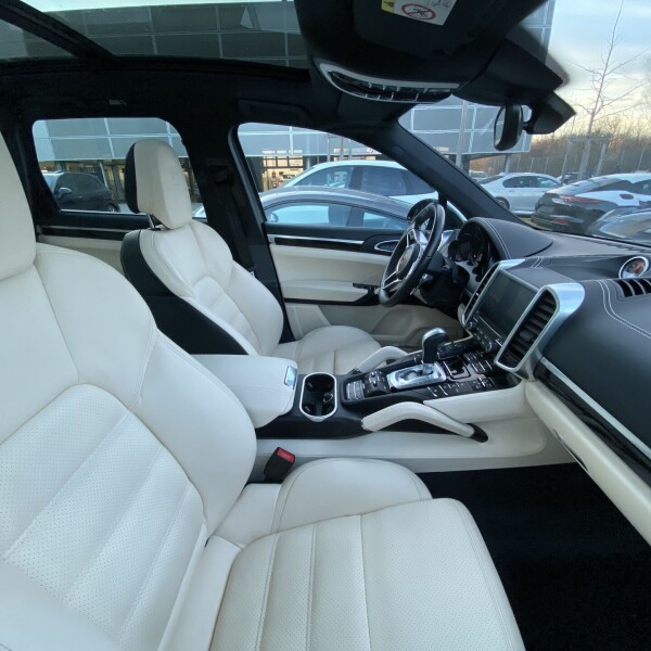 Porsche Cayenne из Германии (25901)