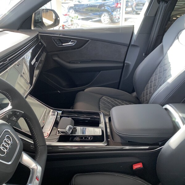 Audi SQ8 из Германии (26142)