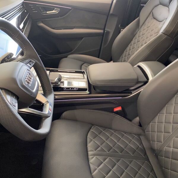 Audi SQ8 из Германии (26155)