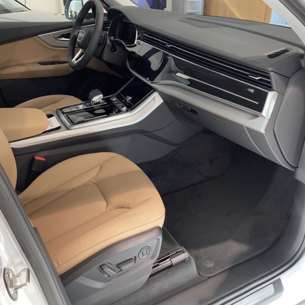 Audi Q7 из Германии (26238)
