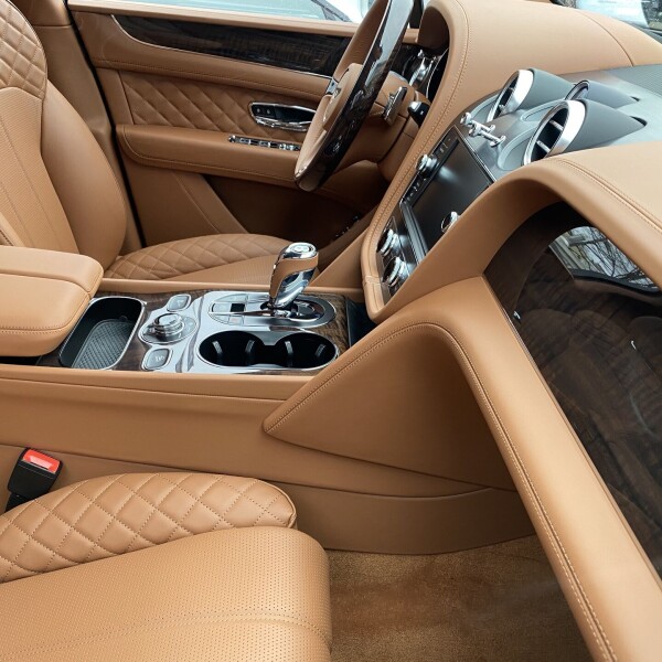 Bentley Bentayga из Германии (28203)