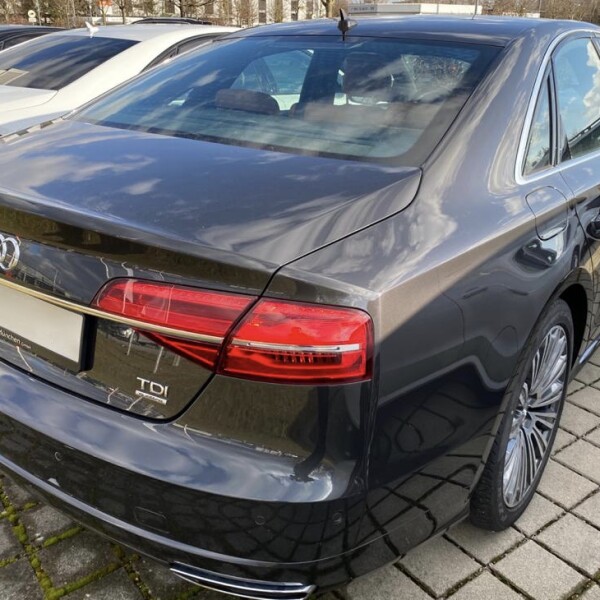 Audi A8  из Германии (29990)