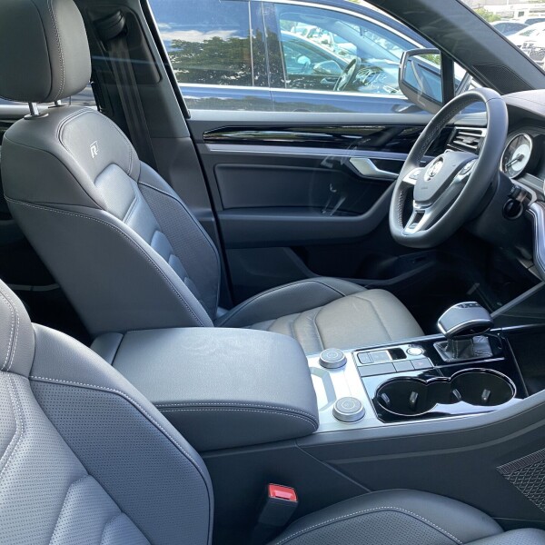 Volkswagen Touareg из Германии (31383)