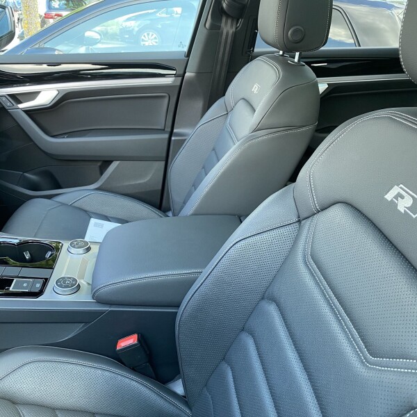 Volkswagen Touareg из Германии (31387)