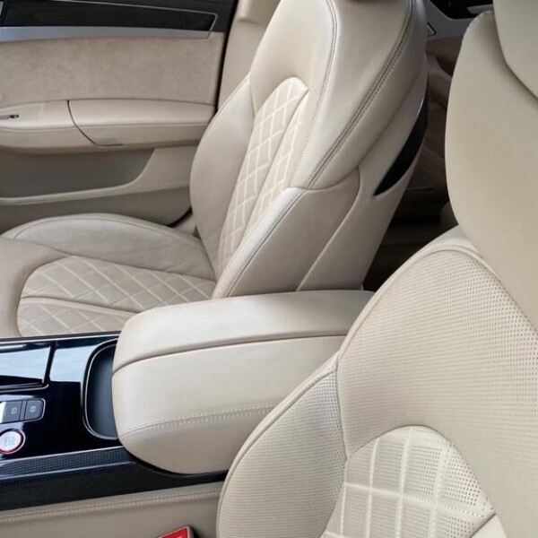 Audi S8  из Германии (31017)
