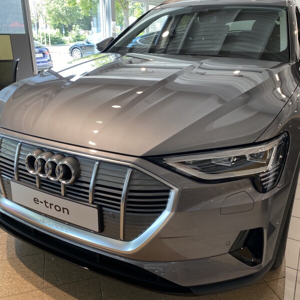 Audi e-tron из Германии (33974)