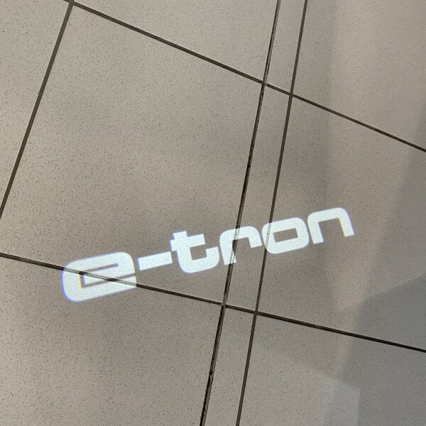 Audi e-tron из Германии (33995)