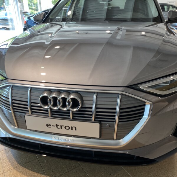 Audi e-tron из Германии (33971)