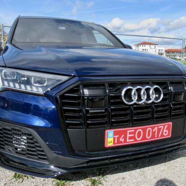 Audi Q7 из Германии (35276)
