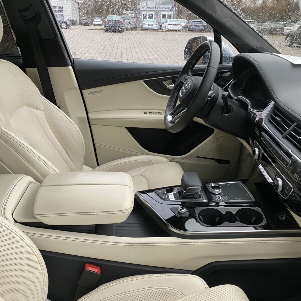 Audi SQ7 из Германии (37109)
