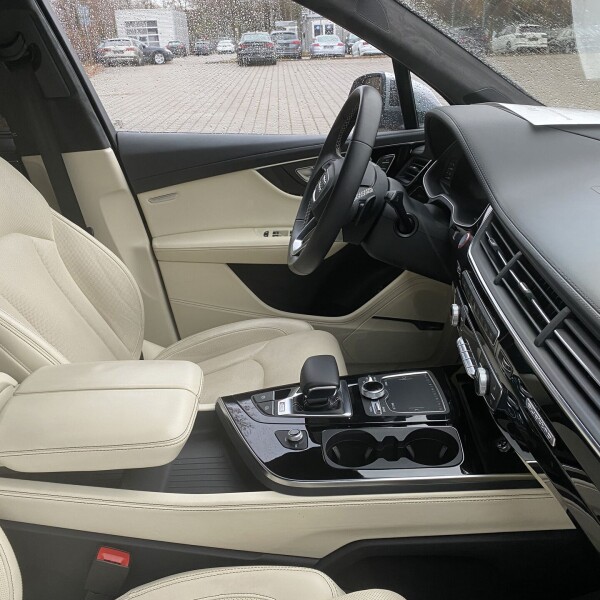Audi SQ7 из Германии (37112)
