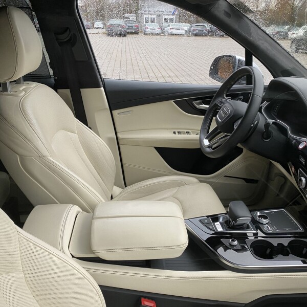 Audi SQ7 из Германии (37113)
