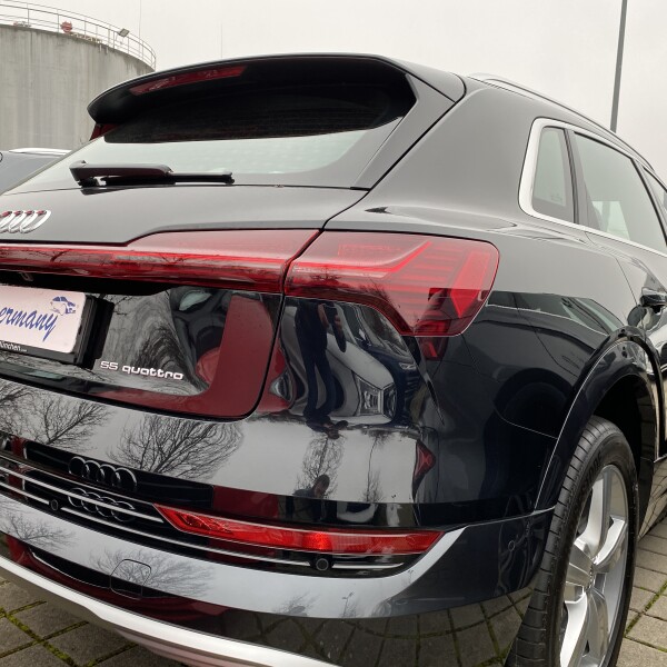 Audi e-tron из Германии (38090)