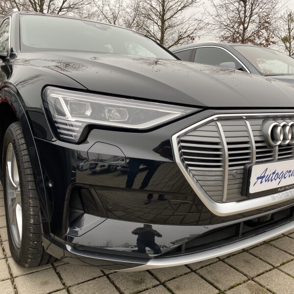 Audi e-tron из Германии (38079)