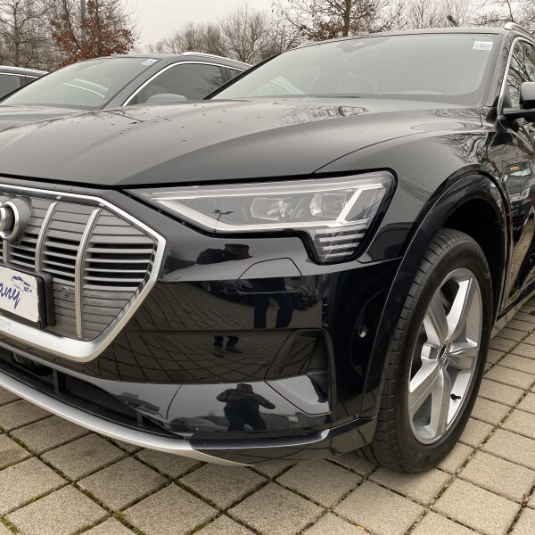 Audi e-tron из Германии (38082)