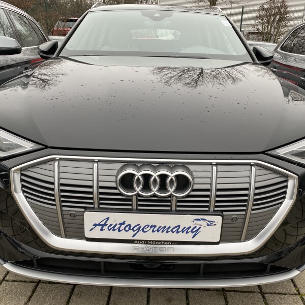 Audi e-tron из Германии (38076)