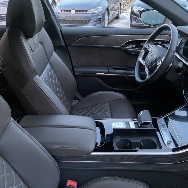 Audi A8  из Германии (40268)