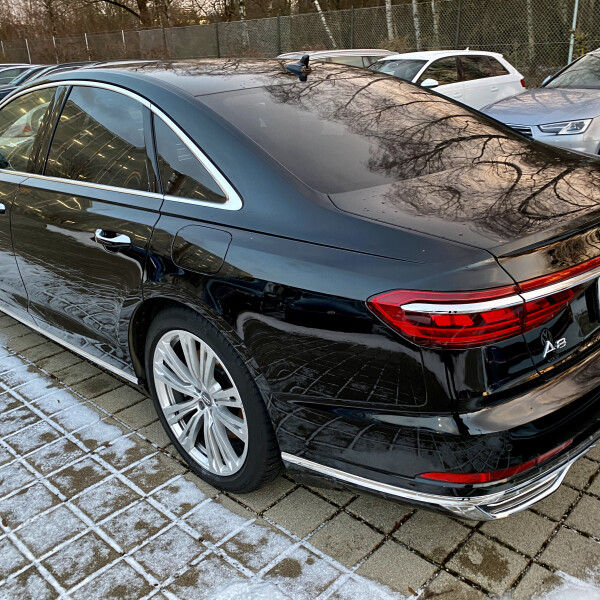Audi A8  из Германии (40229)