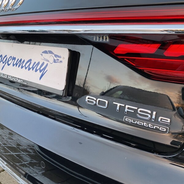 Audi A8  из Германии (40238)