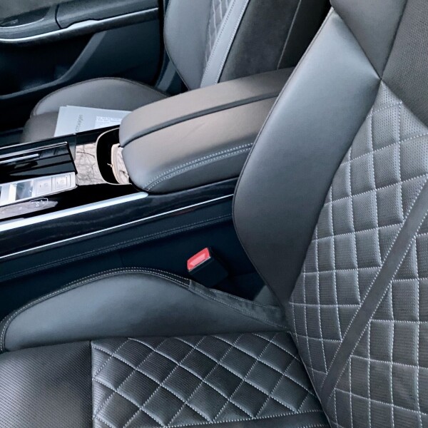 Audi A8  из Германии (40271)