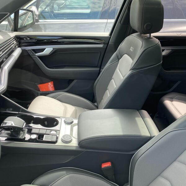 Volkswagen Touareg из Германии (40802)