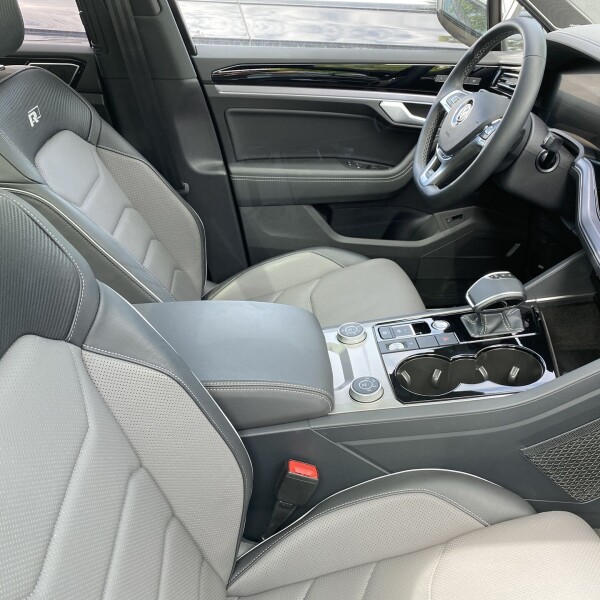 Volkswagen Touareg из Германии (40837)