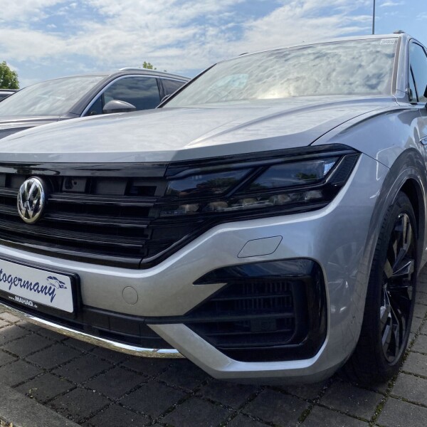 Volkswagen Touareg из Германии (40778)