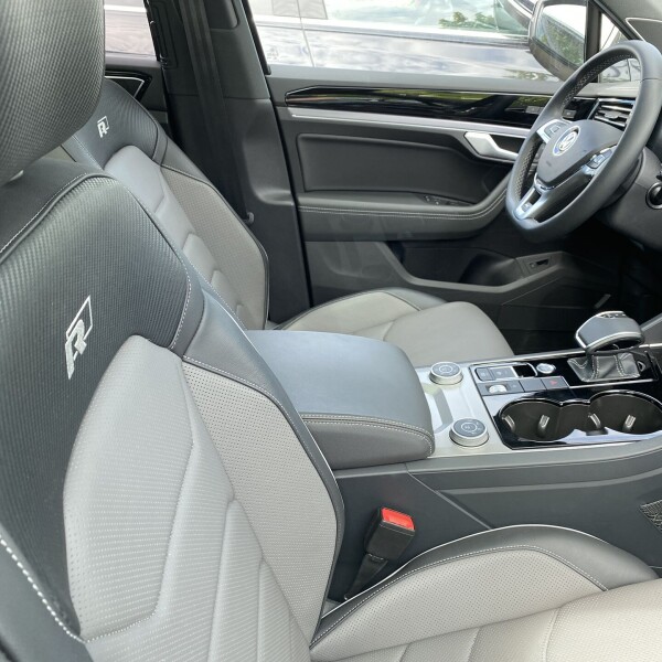 Volkswagen Touareg из Германии (40830)